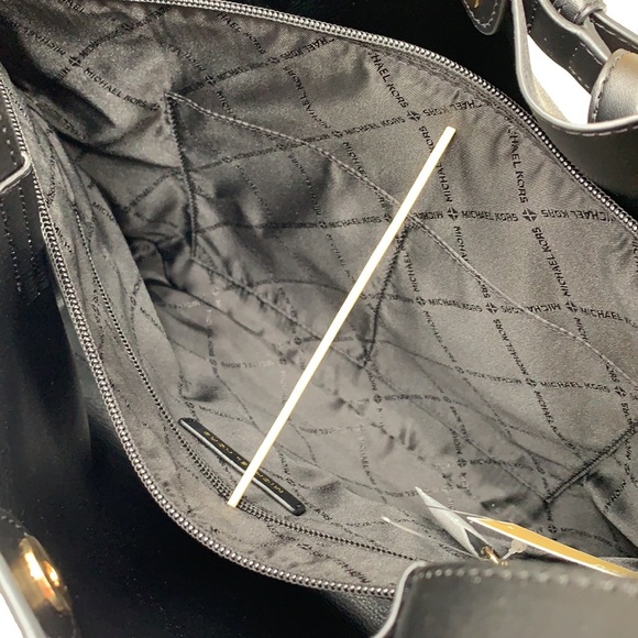 MICHAEL KORS
Emilia Large Logo Tote Shoulder Bag
COLOR Black Signature 
NWT - Picture 8 of 16